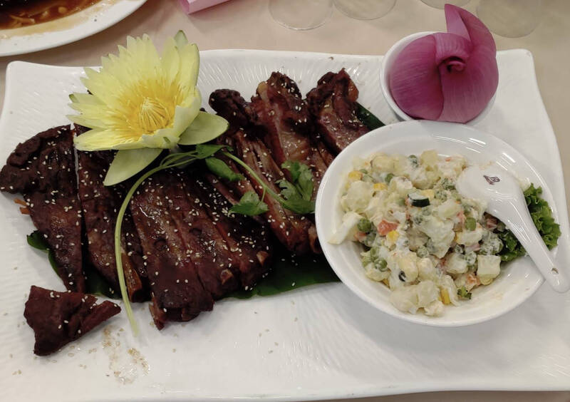 【自由時報】台南蓮心園辦白河蓮子大餐募款、支持小農 席開55桌(標題圖檔)