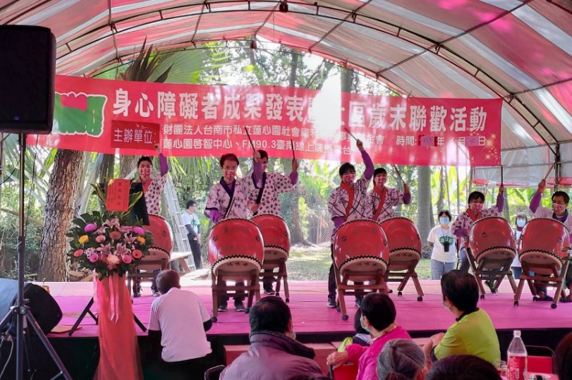 陪伴他們吃頓溫馨團圓飯 蓮心園社福基金會辦歲末圍爐(標題圖檔)